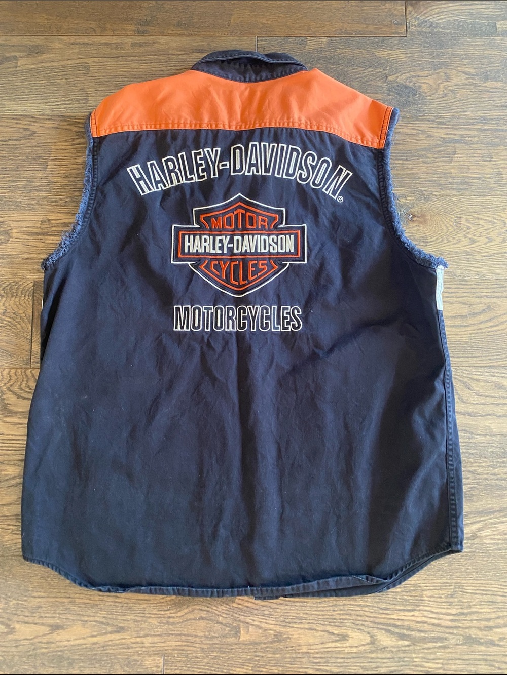 Harley-Davidson Black, Orange & White Men’s Sleeveless Button-Down Shirt - Picture 3 of 5